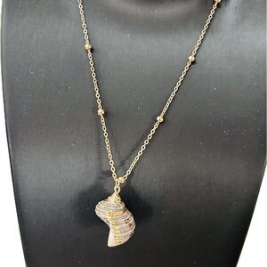 Beach inspired Goldplated Gilded Shell Fashion Pendant Necklace 16"
